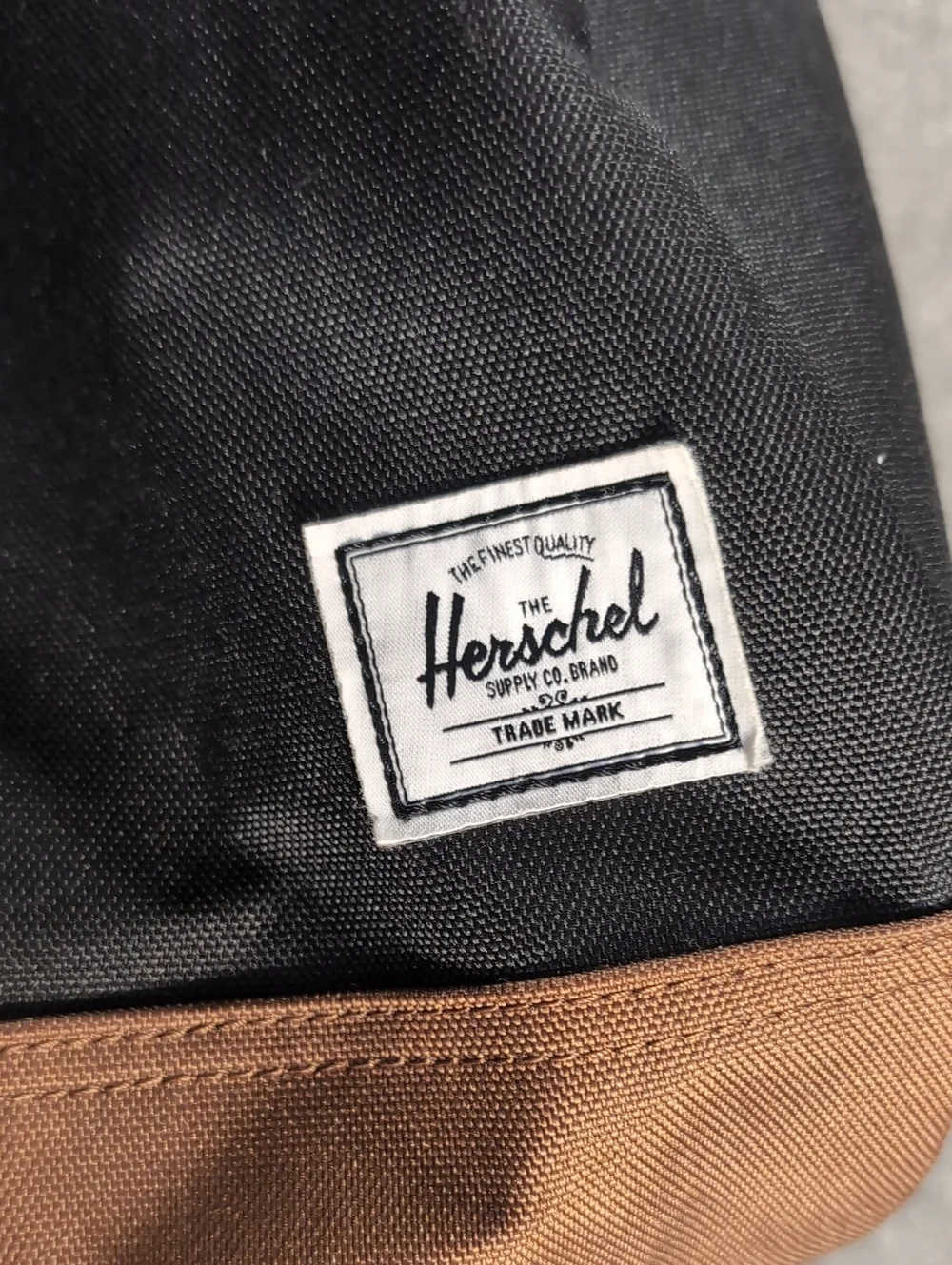 NWT Herschel Supply Co Heritage Duffle Bag Black Brown 37L Travel Weekender